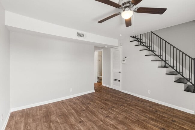 Foto del edificio - 238-240-240 Walnut Crest Dr
