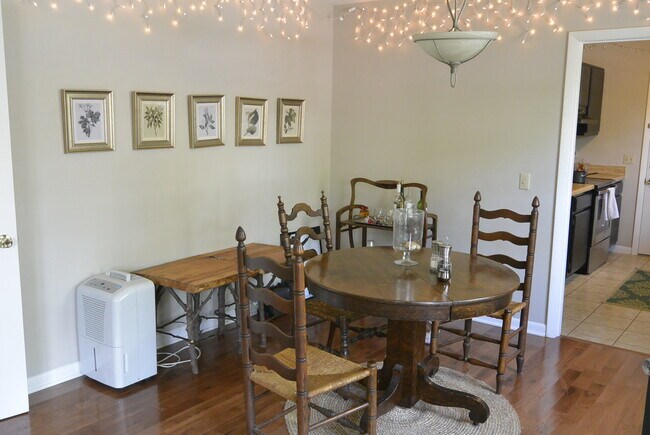 Foto del edificio - 2128 Sharondale Dr