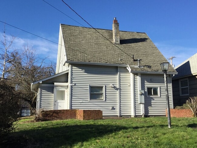 Foto del edificio - Charming 3 Bedroom, 2 Bath Home in Sellwood for rent!