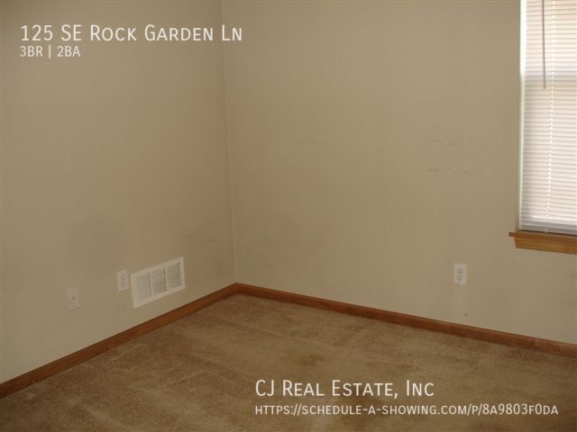 Building Photo - 125 SE Rock Garden Ln