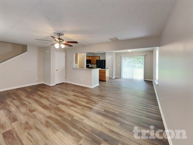 Building Photo - 535 Railway Pl SW