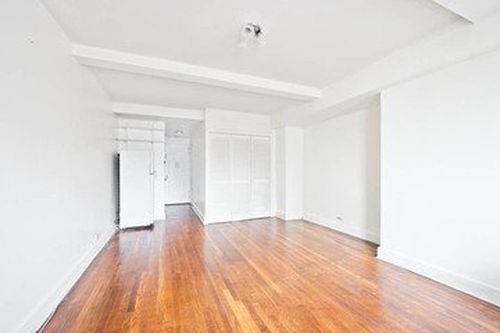 Primary Photo - 325 E 42nd St