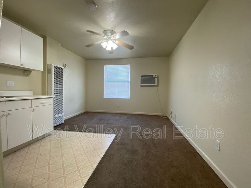 Building Photo - 218 4th St