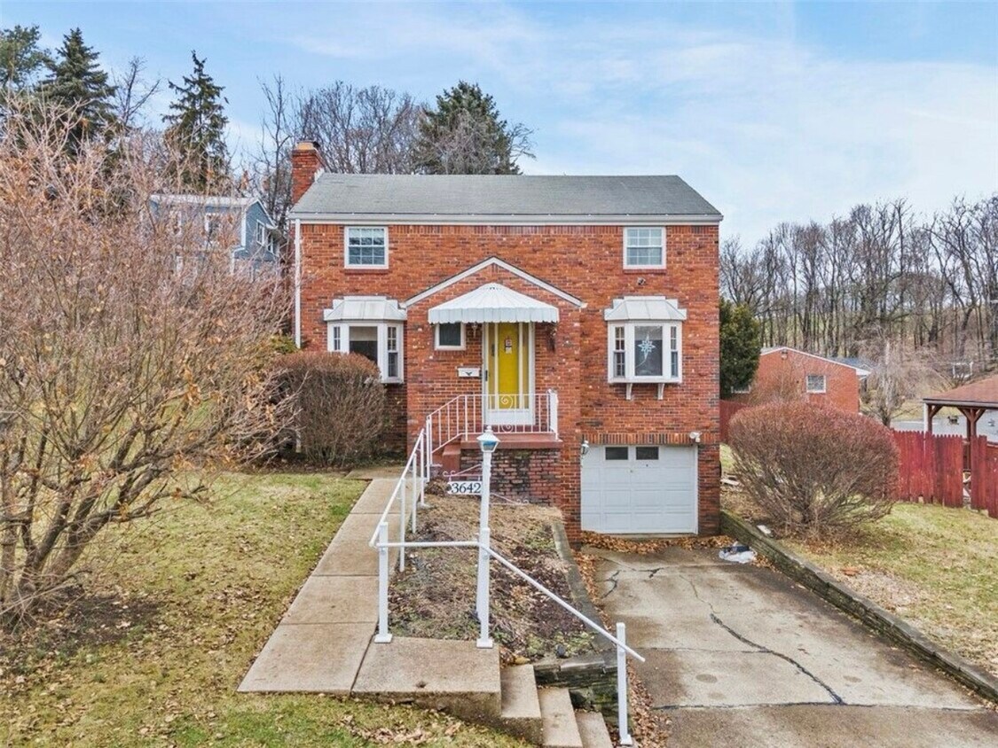 Frente de la casa - 3642 Linden Ave