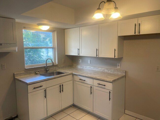 Foto del edificio - 5281 Bamboo Pl