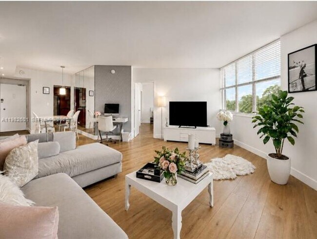 Foto del edificio - 801 Brickell Bay Dr
