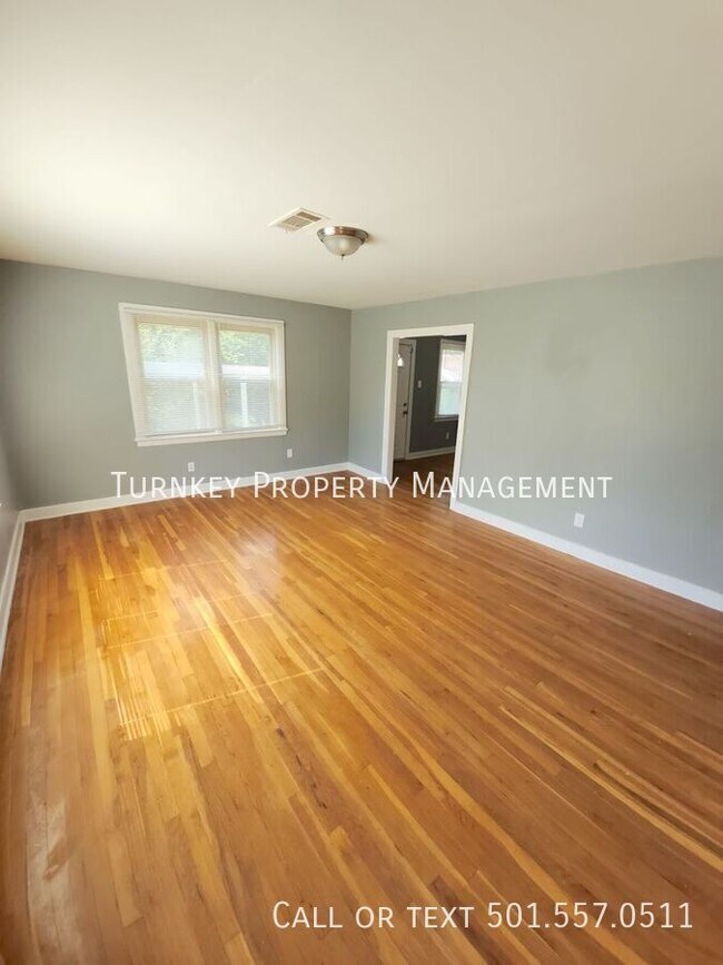 Foto del edificio - 1720 Pinewood Dr
