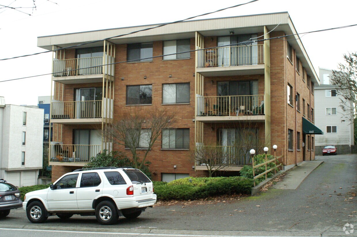 Building Photo - 845 NE 125th St