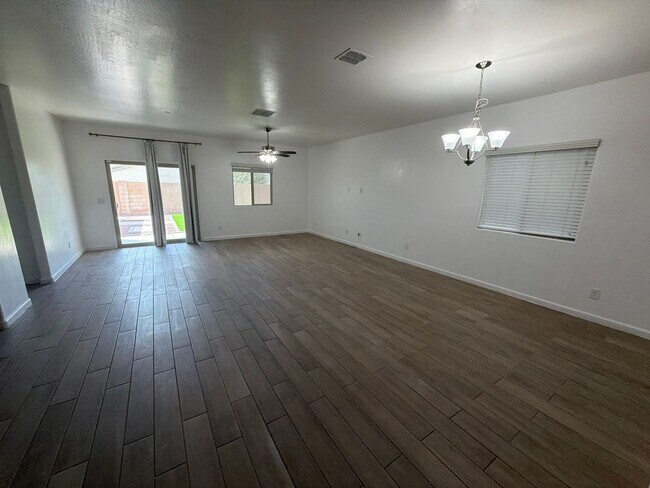 Building Photo - 21391 W Monte Vista Rd