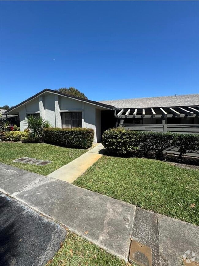 Building Photo - 445 Lakeview Dr