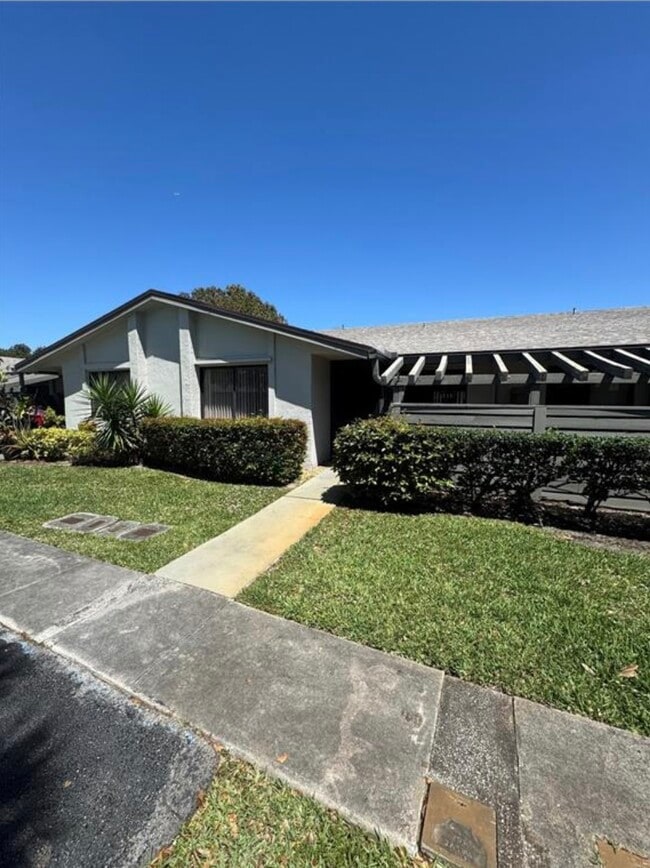 Photo - 445 Lakeview Dr (Weston, FL) Townhome