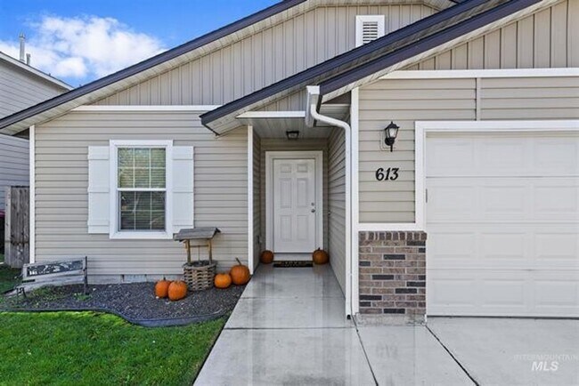 Building Photo - 3 Bed (+ bonus room) 2 Bath Home in Meridi...