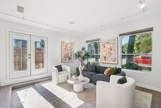 Foto del edificio - 4102 Bowser Ave