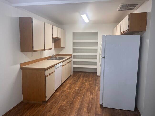 Foto del edificio - 3809 Maple Ave