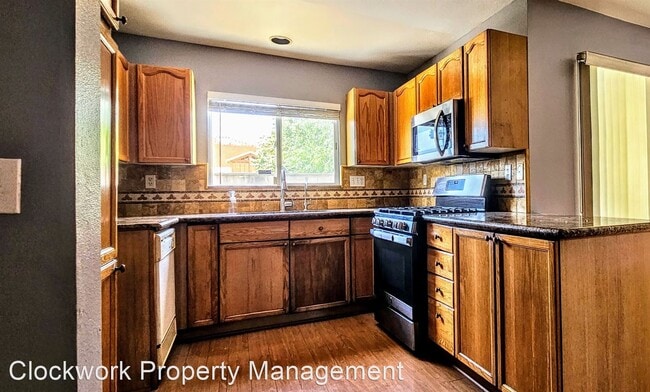 Foto del edificio - 3 br, 2 bath House - 305 Oakview Dr