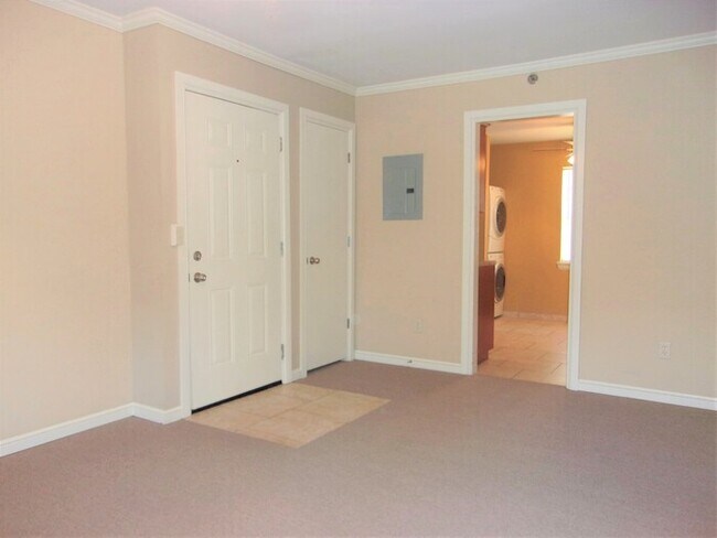 Foto del edificio - Tara Condos 2 Bed 1 Bath Apt NW 63rd & May...
