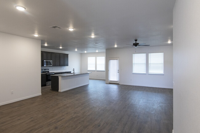 Building Photo - 90 Maple Leaf Dr