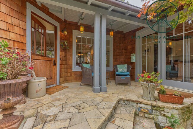 Foto del edificio - Charming Three Bedroom Carmel-by-the-Sea Home