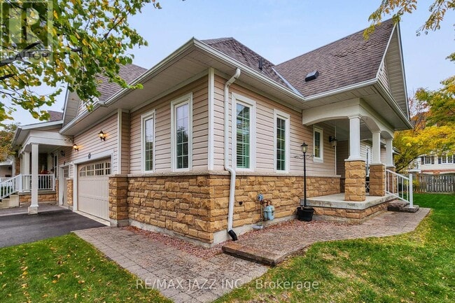 Building Photo - 350 Lakebreeze Dr