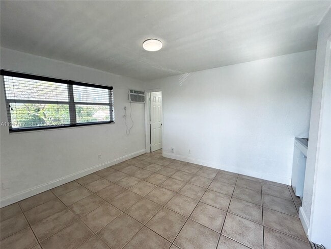 Foto del edificio - 715 NE 6th St