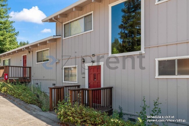 Building Photo - 276 E Hilton Dr