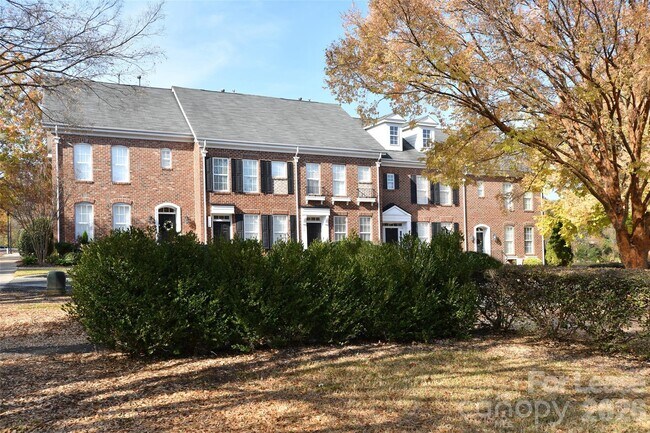 Foto del edificio - 8643 Beaver Creek Dr