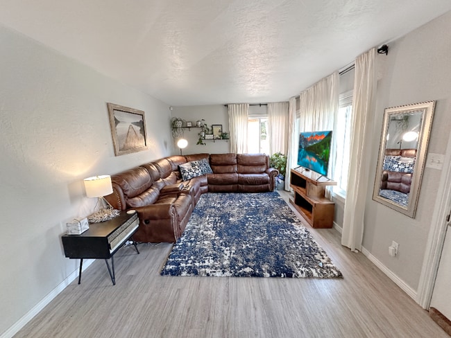 Building Photo - 117 Riverview 6 W