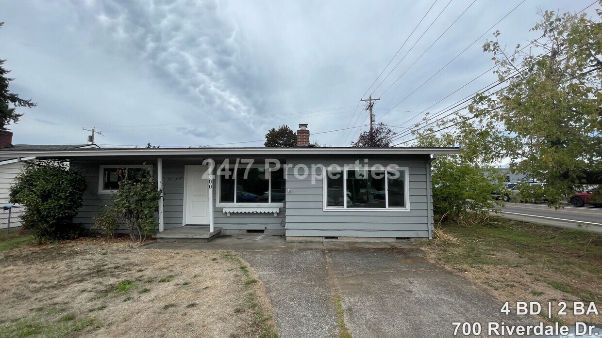 Foto principal - Spacious 4 BD | 2 BA with Backyard - Glads...