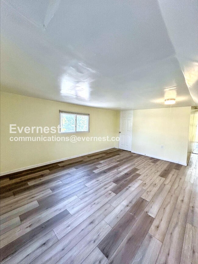 Foto del edificio - 3391 W 117th St