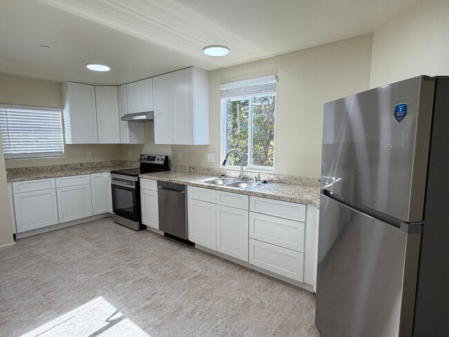 Building Photo - 1413 Shoshone St