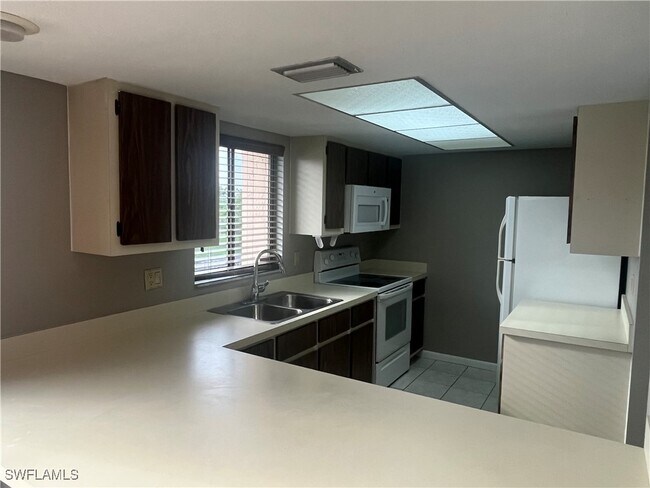 Foto del edificio - 5109 Coronado Pkwy