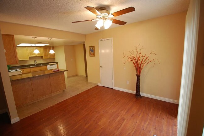 Building Photo - 4206-4208 Casa Blanca Lane