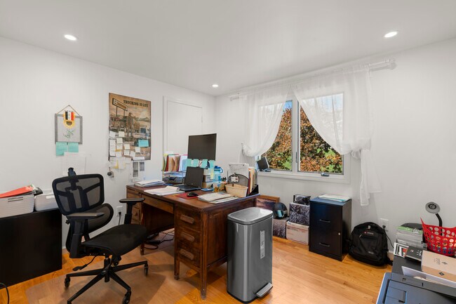 Foto del edificio - 79 Falcon Ridge Rd