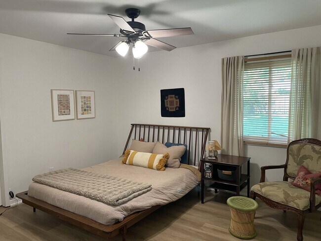 Foto del edificio - 3 bedrooms, 2 bathrooms, fenced yard!