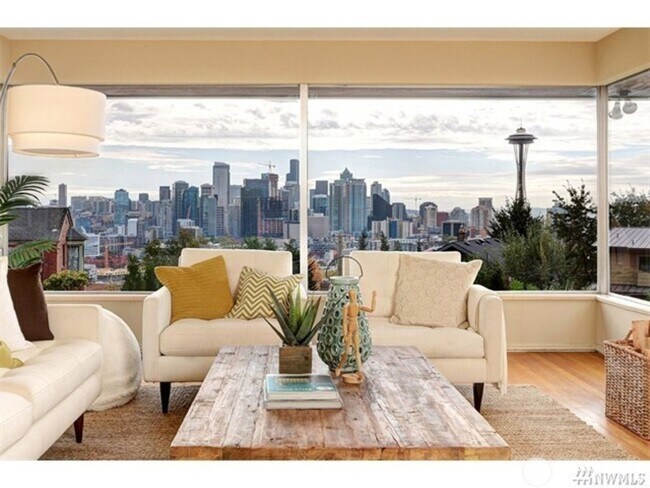 Building Photo - 3Bd/1.75Ba Seattle House