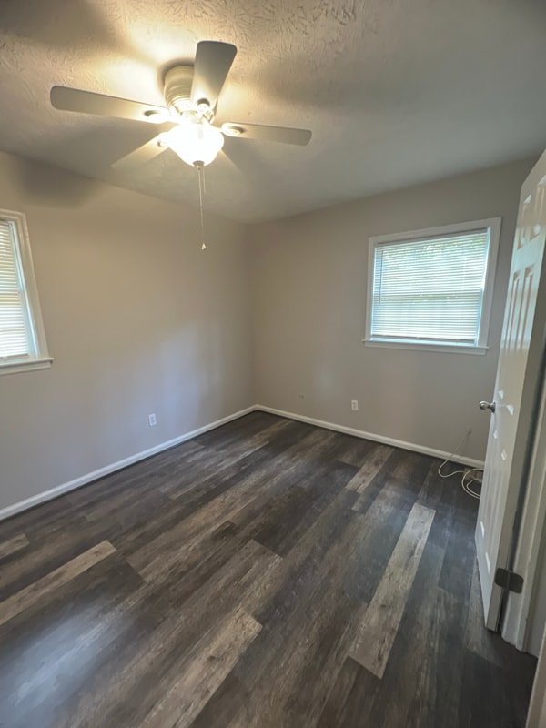 Foto del edificio - 2220 Mahan Dr