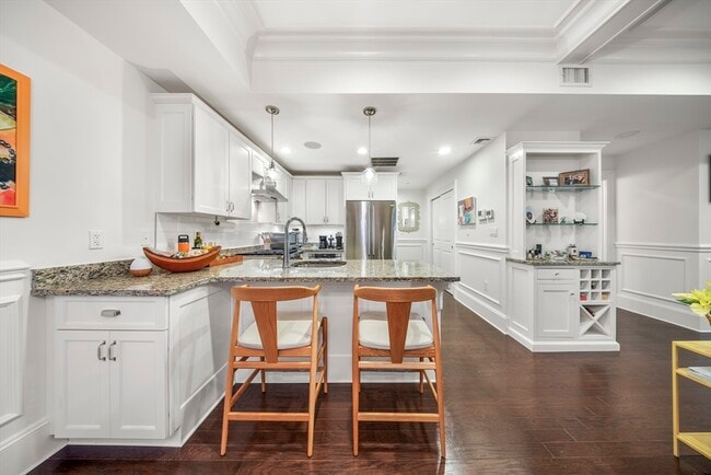 Building Photo - 616 E 4th St