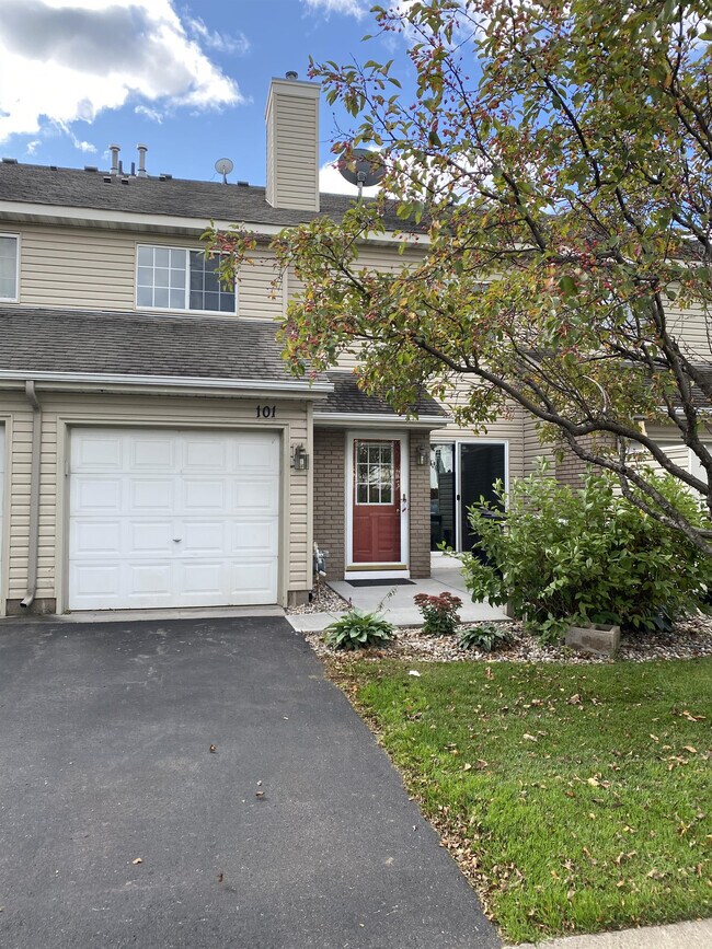 Building Photo - 13230 Meadowood Trail