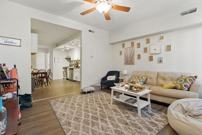 Building Photo - 4 bed, 1.5 bath Southside Flats Apartment!