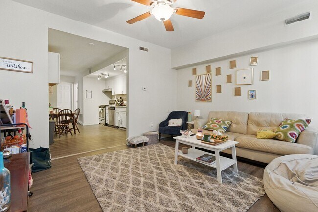 Foto del edificio - 4 bed, 1.5 bath Southside Flats Apartment!