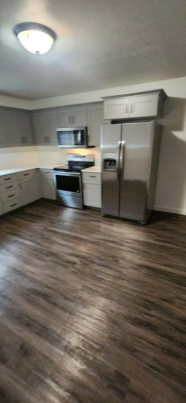 Building Photo - 68 E 700 N