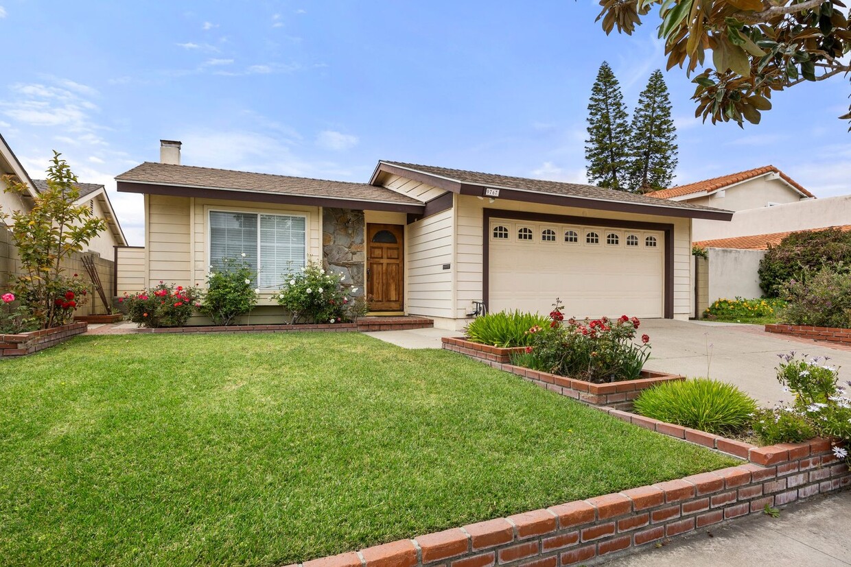 Primary Photo - 3-Bed, 2-Bath Single-Family Residence With...