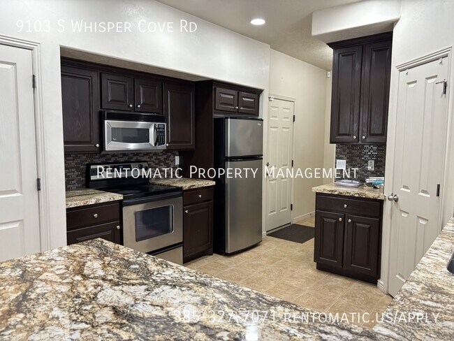 Foto del edificio - 9103 Whisper Cove Rd