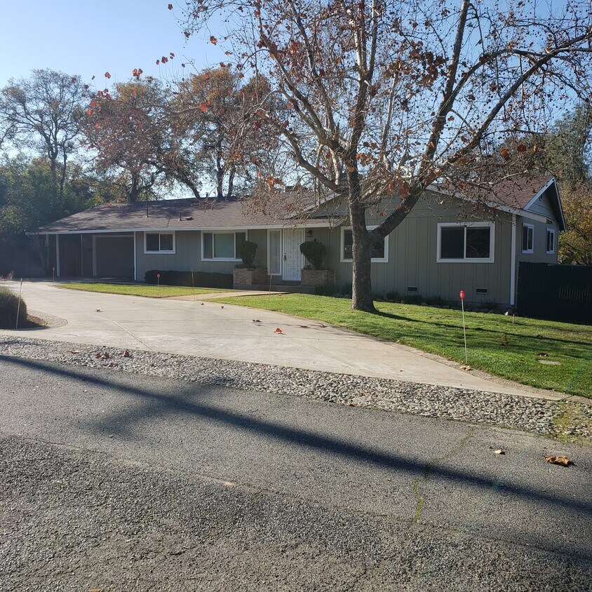 Primary Photo - 8 Lemon Hill Dr