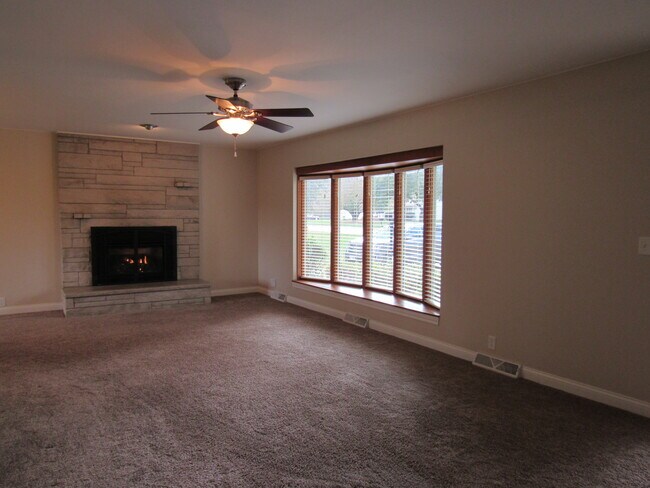 Foto del edificio - 233 Manor Dr