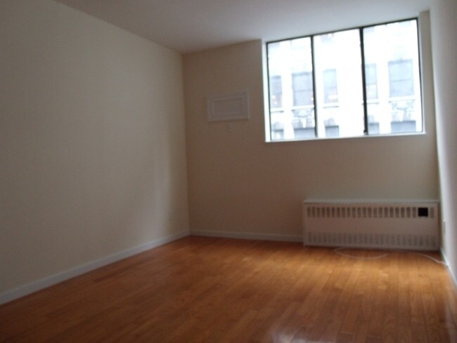 Foto del edificio - 7 E 37th St