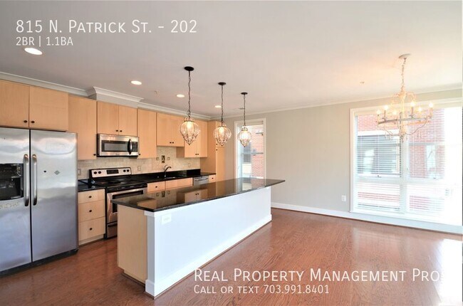 Building Photo - Sun Drenched Corner Condo- Old Town Alexan...