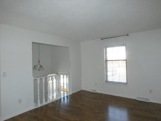 Foto del edificio - Beautiful Town Home in Park Hill School District!