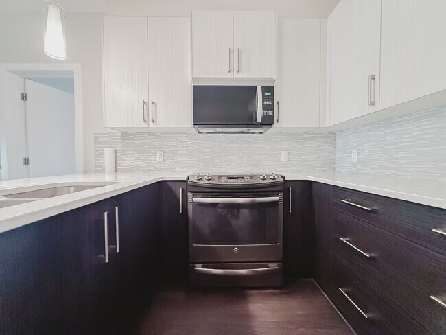 Photo du bâtiment - 8 Sage Hill Terrace NW