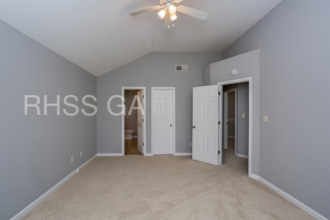 Foto del edificio - 6560 Chestnut Oaks Rdg